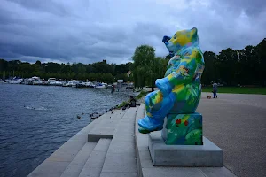 Buddybär (kein Berliner Bär) im Hafen von Kladow image