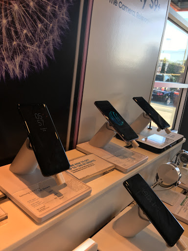 Cell Phone Store «AT&T», reviews and photos, 300 S University Ave, Little Rock, AR 72205, USA