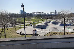 Skatepark Osthafen Frankfurt image