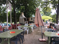 Atmosphère du Restaurant de grillades Les Tilleuls / Pons Sylvie à Saint-Maurice-Navacelles - n°13