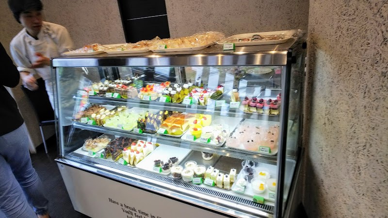 ケーキハウス白い森 十和田店 青森県十和田市西三番町 ケーキ屋 パン グルコミ