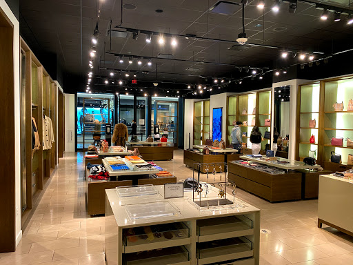 Clothing Store «Burberry Outlet», reviews and photos, 5220 Fashion Outlets Way, Rosemont, IL 60018, USA
