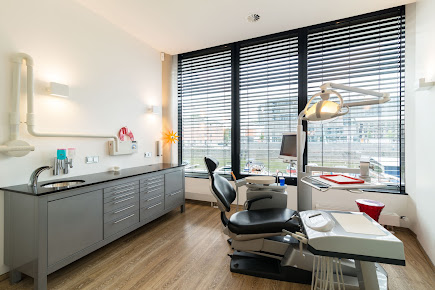 Dr. Astrid Stingl - Dr. Astrid Stingl