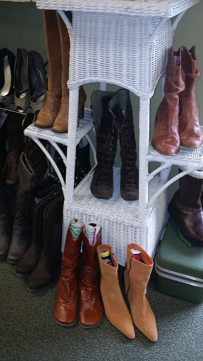 Boutique «Everchanging Seasons Consignment Boutique», reviews and photos, 710 Forest Ave, Portland, ME 04103, USA