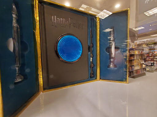 Barnes & Noble image