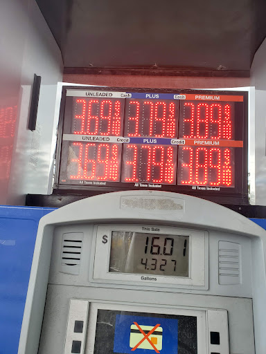 Tobacco Shop «Poospatuck Smoke Shop», reviews and photos, 207 Poospatuck Ln, Mastic, NY 11950, USA