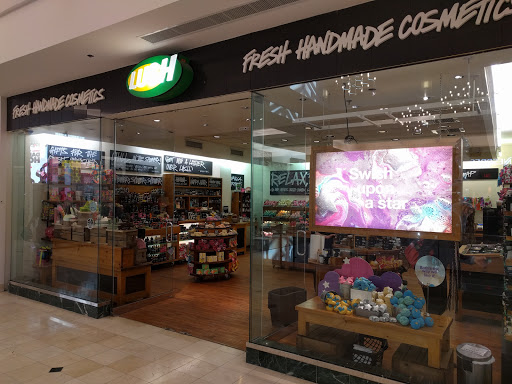 Lush Cosmetics, 7101 Democracy Blvd, Bethesda, MD 20817, USA, 