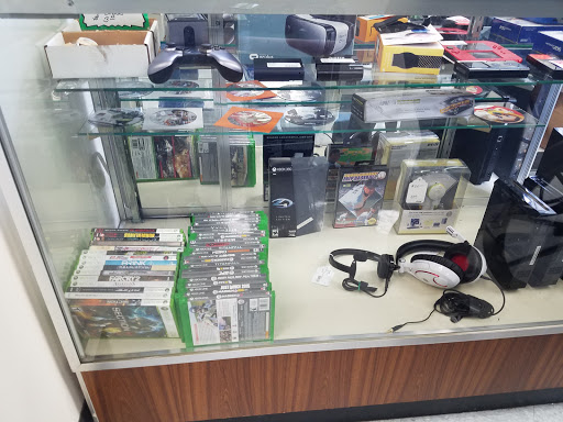 Pawn Shop «Silver Lining Jewelry & Loan», reviews and photos, 2122 NE Sandy Blvd, Portland, OR 97232, USA