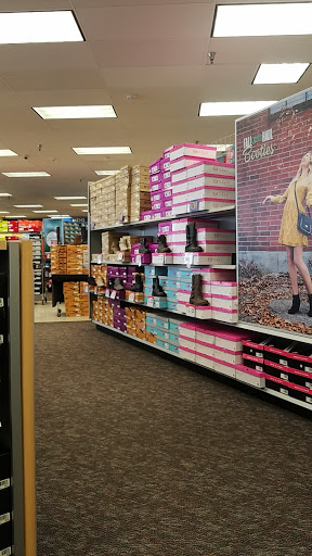 Shoe Store «Shoe Carnival», reviews and photos, 4835 W 77th St, Burbank, IL 60459, USA