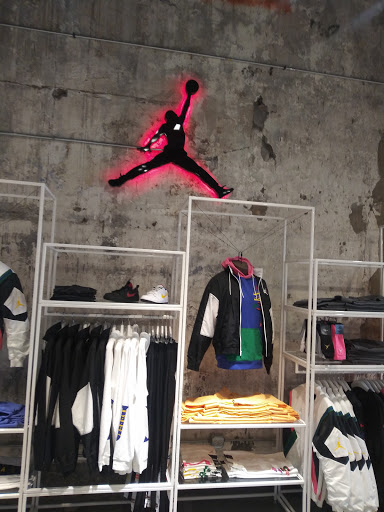 Shoe Store «Footaction», reviews and photos, 32 S State St, Chicago, IL 60603, USA