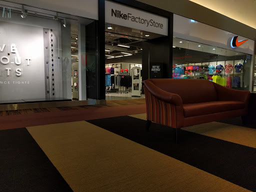 Nike Factory Store, 4760 Baldwin Rd M125, Auburn Hills, MI 48326, USA, 