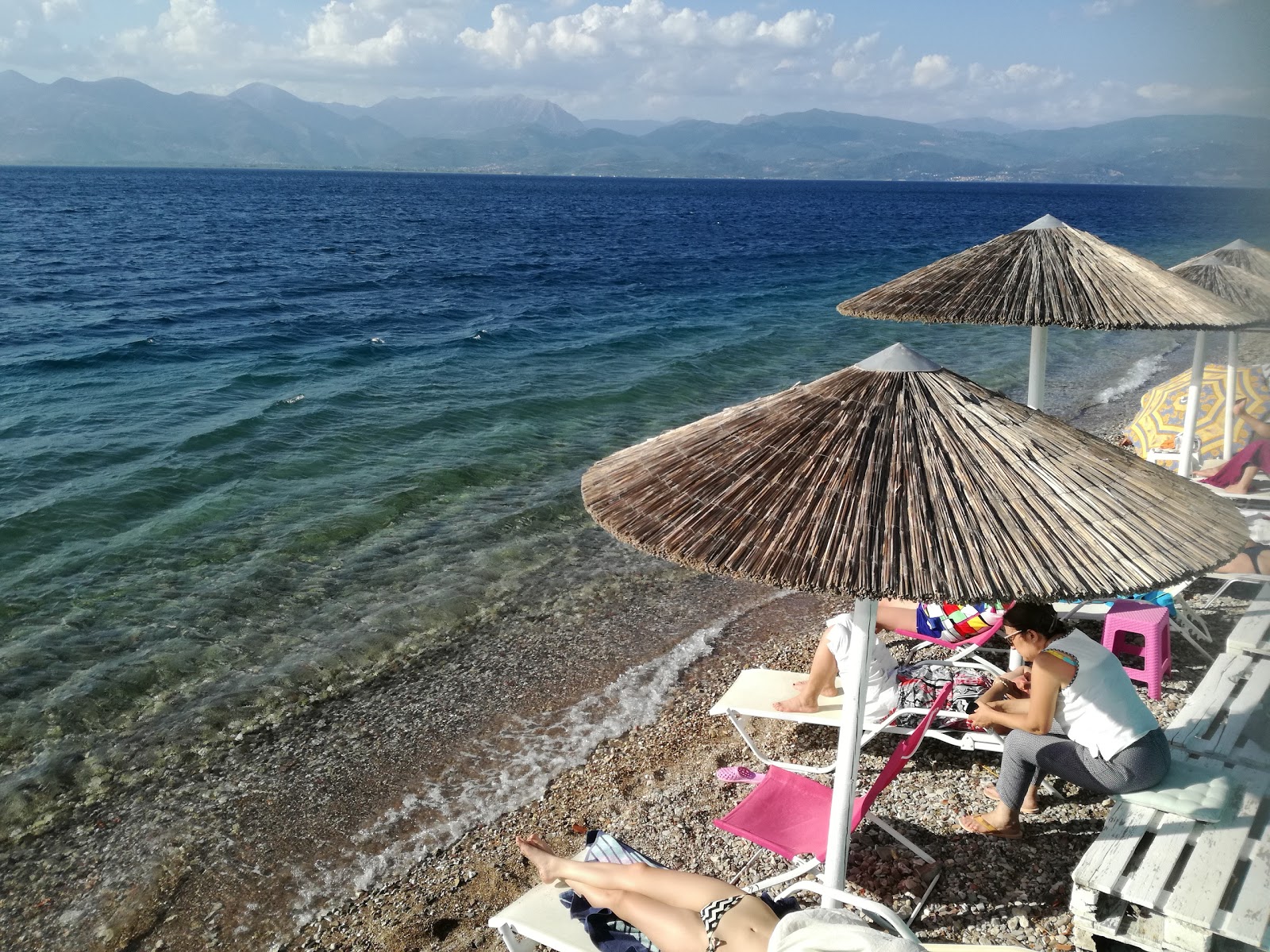 Foto van Agamemnonos beach met hoog niveau van netheid