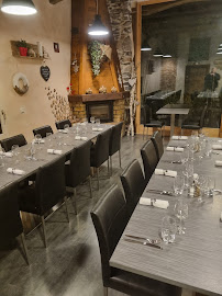 Atmosphère du Restaurant français Restaurant La Charrette à Sallanches - n°3