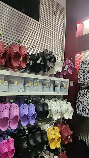 Shoe Store «Shoe Palace», reviews and photos, 2901 S Capital of Texas Hwy, Austin, TX 78746, USA