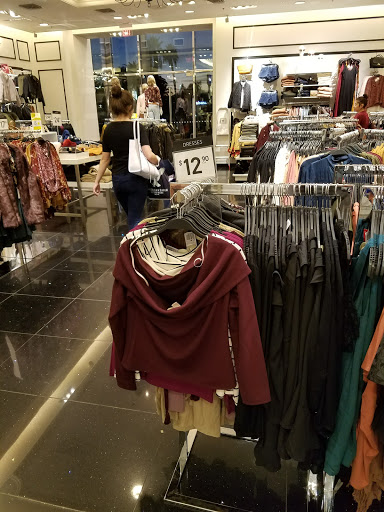 Shopping Mall «Westfield Topanga», reviews and photos, 6600 Topanga Canyon Blvd, Canoga Park, CA 91303, USA