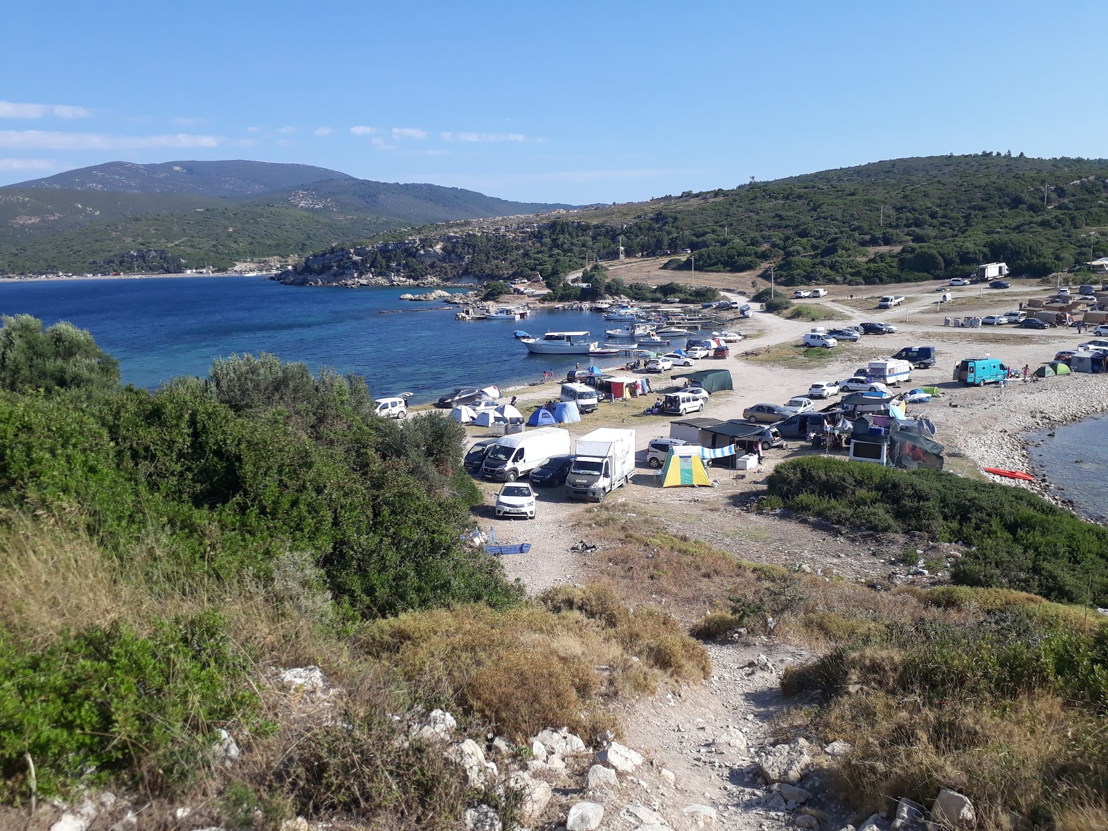Photo de Demircili Plaj avec plusieurs moyennes baies