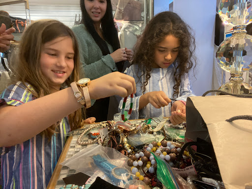 Consignment Shop «Mixed Nuts Boutique & Consignment», reviews and photos, 3415 Frederica Rd, Saint Simons Island, GA 31522, USA