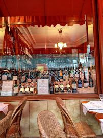 Atmosphère du Restaurant français Caves Pétrissans à Paris - n°8