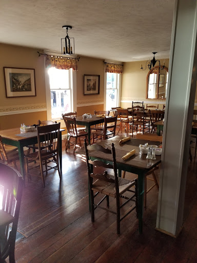 Hamburger Restaurant «Mountain Fresh Grocery Inc», reviews and photos, 521 Main St, Highlands, NC 28741, USA