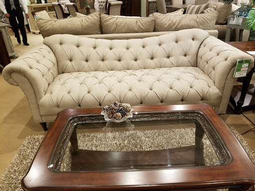 Furniture Store «Huffman Koos Furniture», reviews and photos, 1640 Broadhollow Rd, Farmingdale, NY 11735, USA