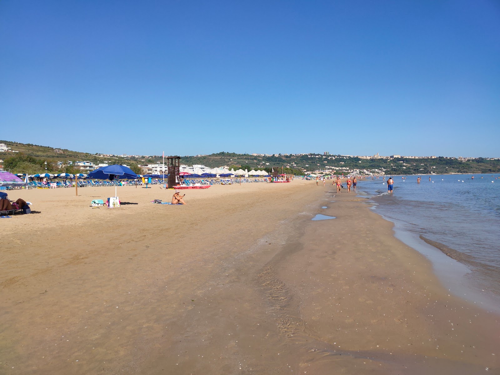 Fotografija Spiaggia di Vasto Marina z dolga ravna obala