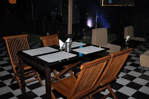 Glanza Club cafe, Best Restro Bar, Club in Udaipur, Veg & Non-Veg Restro image