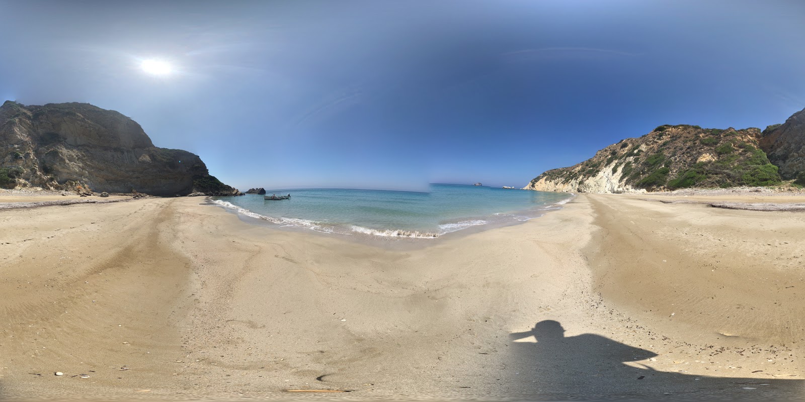 Fotografija Nipsias beach z turkizna čista voda površino