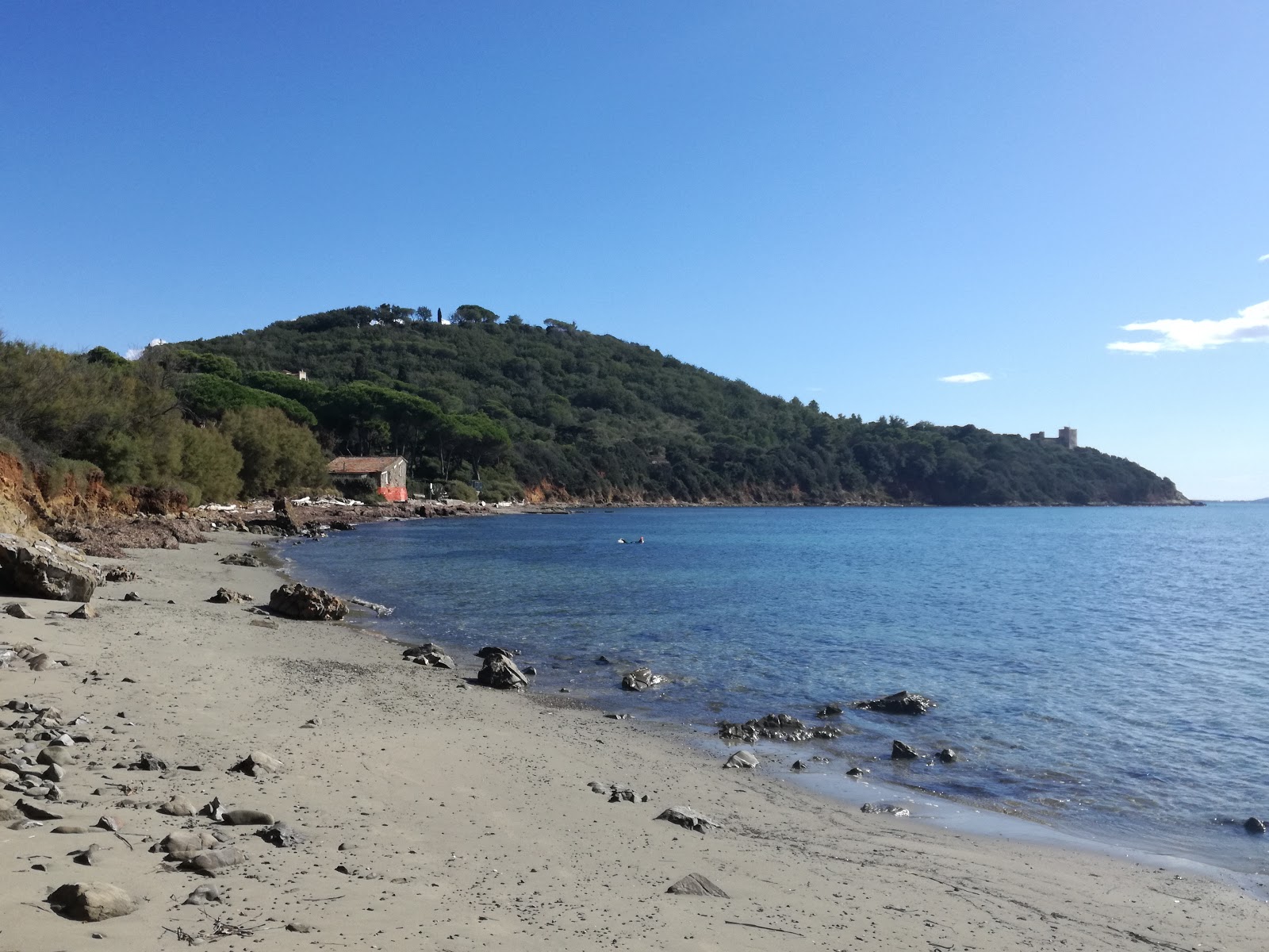 Foto di Bengodi beach con una superficie del ciottolame