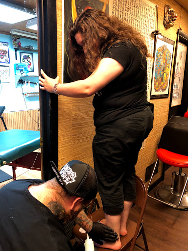 Tattoo Shop «American Tradition Tattoo», reviews and photos, 121 E Main St, Circleville, OH 43113, USA