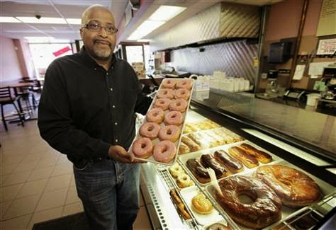 Donut Shop «Dat Donut», reviews and photos, 8251 S Cottage Grove Ave, Chicago, IL 60619, USA