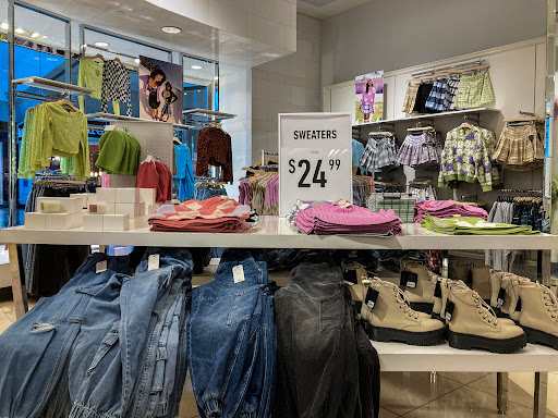 Clothing Store «F21 XXI», reviews and photos, 9601 SW Washington Square Rd, Tigard, OR 97223, USA