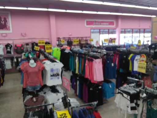 Discount Store «Fallas Discount Stores», reviews and photos, 19719 Sherman Way, Winnetka, CA 91306, USA