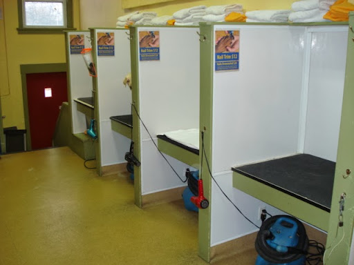 Pet Supply Store «Brookside Barkery & Bath», reviews and photos, 118 W 63rd St, Kansas City, MO 64113, USA