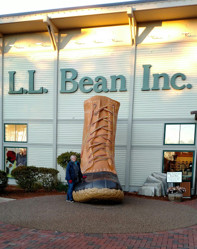 Clothing Store «L.L. Bean Outlet», reviews and photos, 1 Freeport Village Station, Freeport, ME 04033, USA