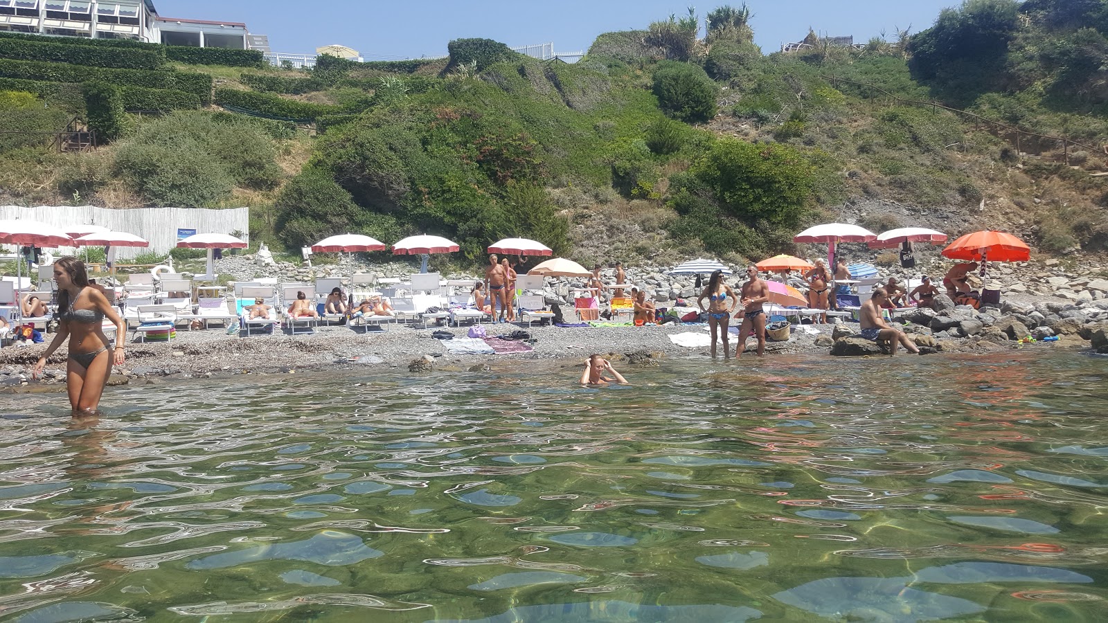 Photo de Spiaggia di Miramare avec plusieurs petites baies