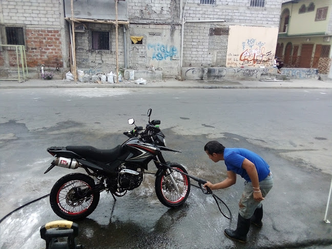Opiniones de Lavadora Chamos cale en Guayaquil - Servicio de lavado de coches