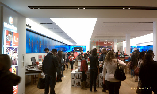 Computer Store «Microsoft Store - Tysons Corner Center», reviews and photos, 1961 Chain Bridge Rd, Tysons, VA 22102, USA