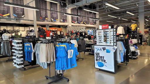 Sportswear Store «Nike East Los Angeles», reviews and photos, 4585 Whittier Blvd, East Los Angeles, CA 90022, USA