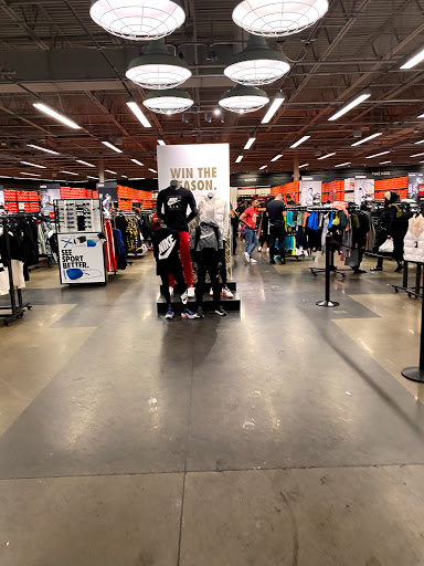 Clothing Store «Nike Factory Store», reviews and photos, 102 The Arches Cir, Deer Park, NY 11729, USA