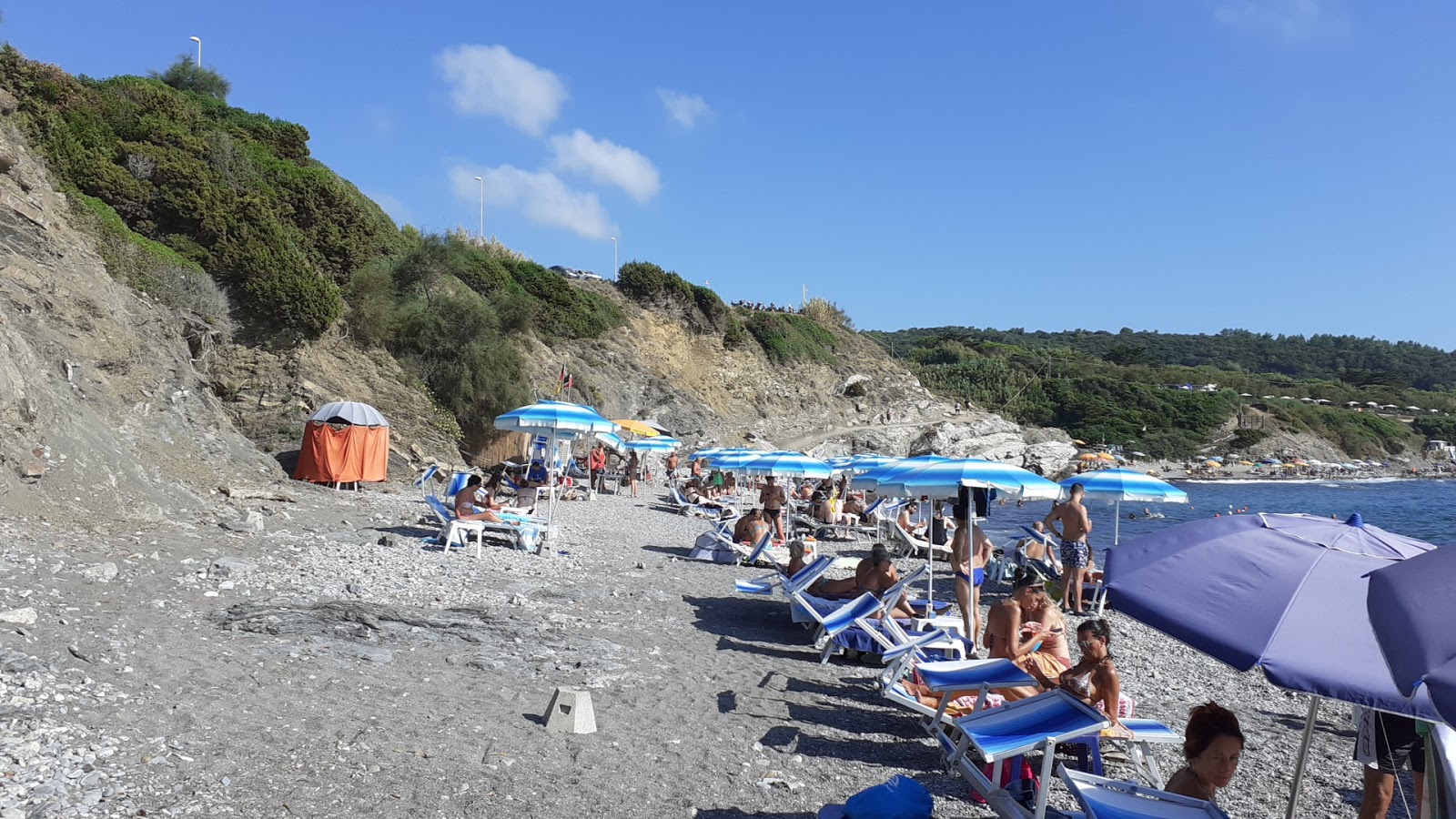 Foto van Spiaggia La Ginestra en de nederzetting