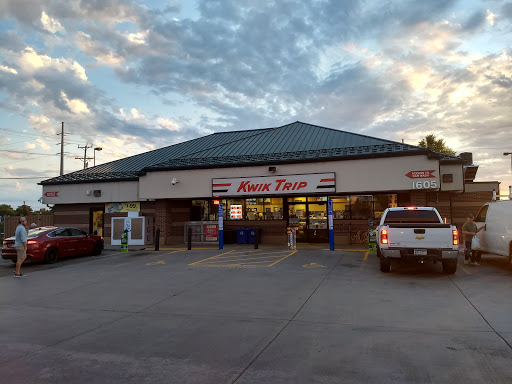 Convenience Store «Kwik Trip #411», reviews and photos, 1605 Annapolis Ln N, Minneapolis, MN 55441, USA