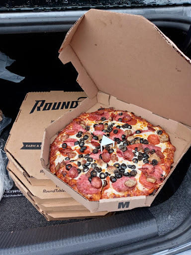 Italian Restaurant «Round Table Pizza - South Tacoma», reviews and photos, 7921 S Hosmer St, Tacoma, WA 98408, USA