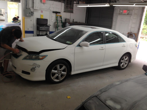 Auto Body Shop «Maaco Collision Repair & Auto Painting», reviews and photos, 500 Hicksville Rd, Massapequa, NY 11758, USA