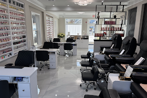 Queenie Nails & Spa image