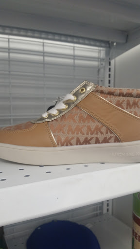 Clothing Store «Ross Dress for Less», reviews and photos, 1720 Douglas Rd, Oswego, IL 60543, USA