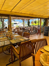 Atmosphère du Restaurant de spécialités provençales Au Bois Flotté à Cogolin - n°3