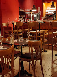 Atmosphère du Restaurant de spécialités provençales Restaurant Les Alizés à Nîmes - n°12