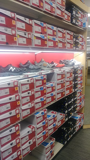 Shoe Store «Famous Footwear», reviews and photos, 3606 Metro Dr, Council Bluffs, IA 51501, USA