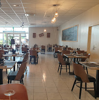 Atmosphère du Restaurant O Castela à Saint-Sulpice-la-Pointe - n°3