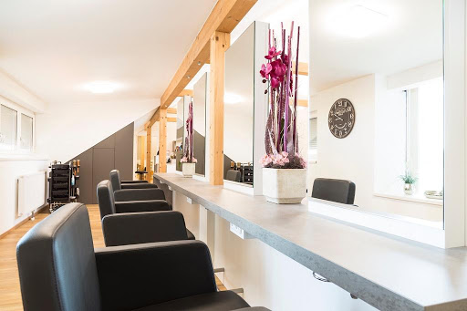 Salon Hair-Cut by Birgit In Pucking